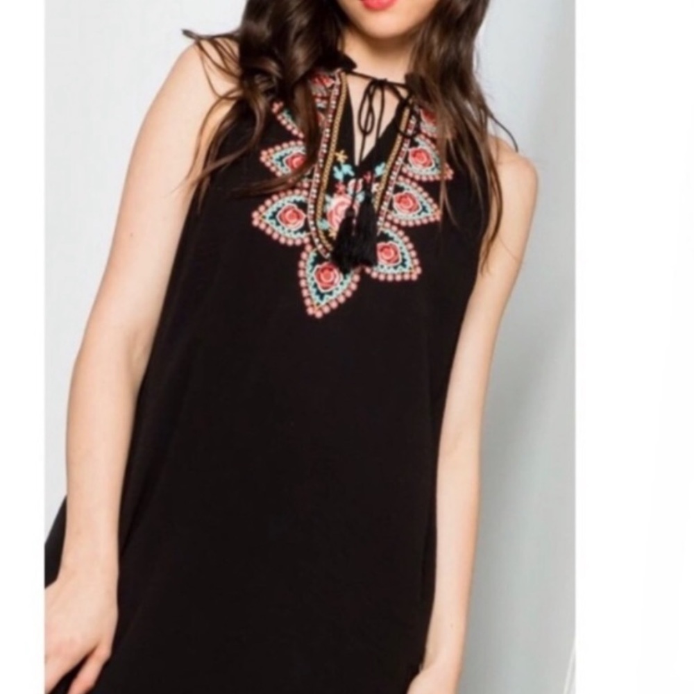 faveur Black sleeveless Embroidered lined dress woman’s  size small